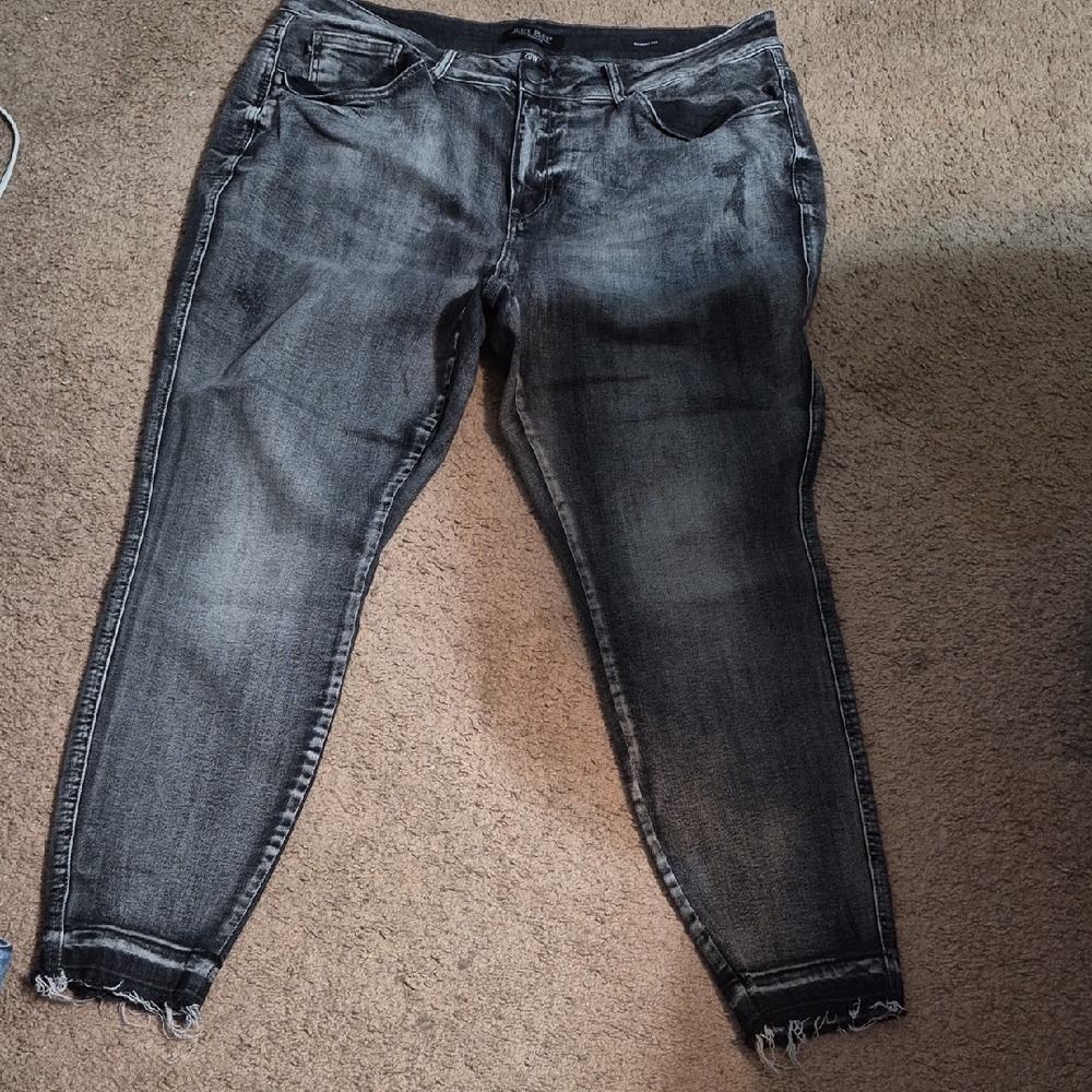 Judy Blue Washed Black Ankle Crop Jeans with Raw Hem